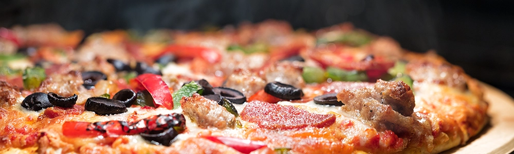 pizza delivered in rediheat food delivery bag
